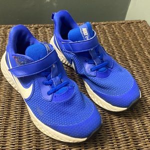 Nike boys size 3 youth blue strap sneakers